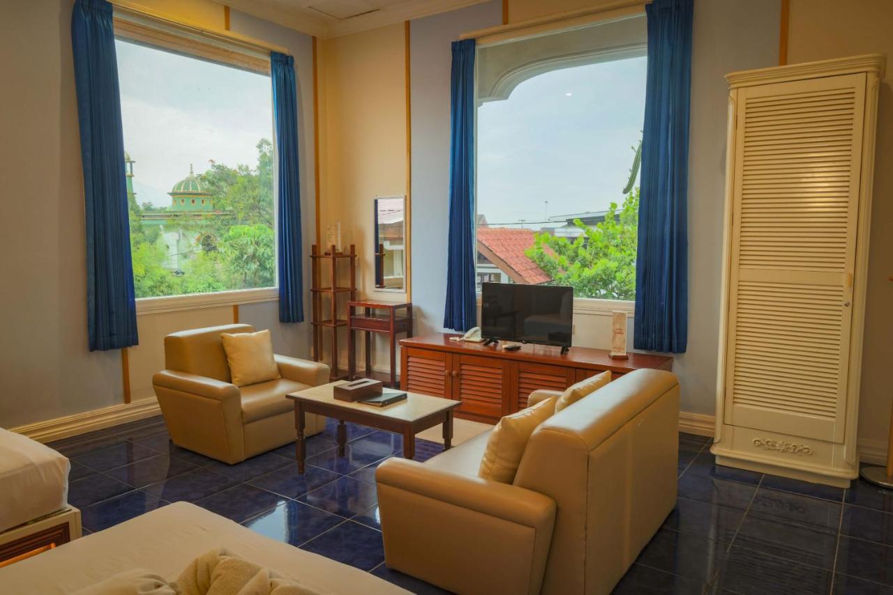 Family Hotel Gradia 2 Бату Екстер'єр фото