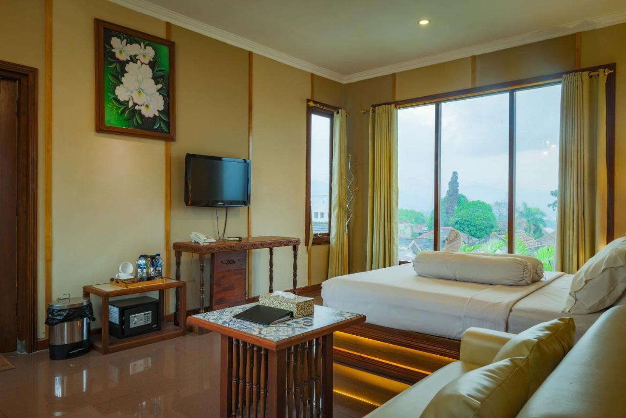 Family Hotel Gradia 2 Бату Екстер'єр фото