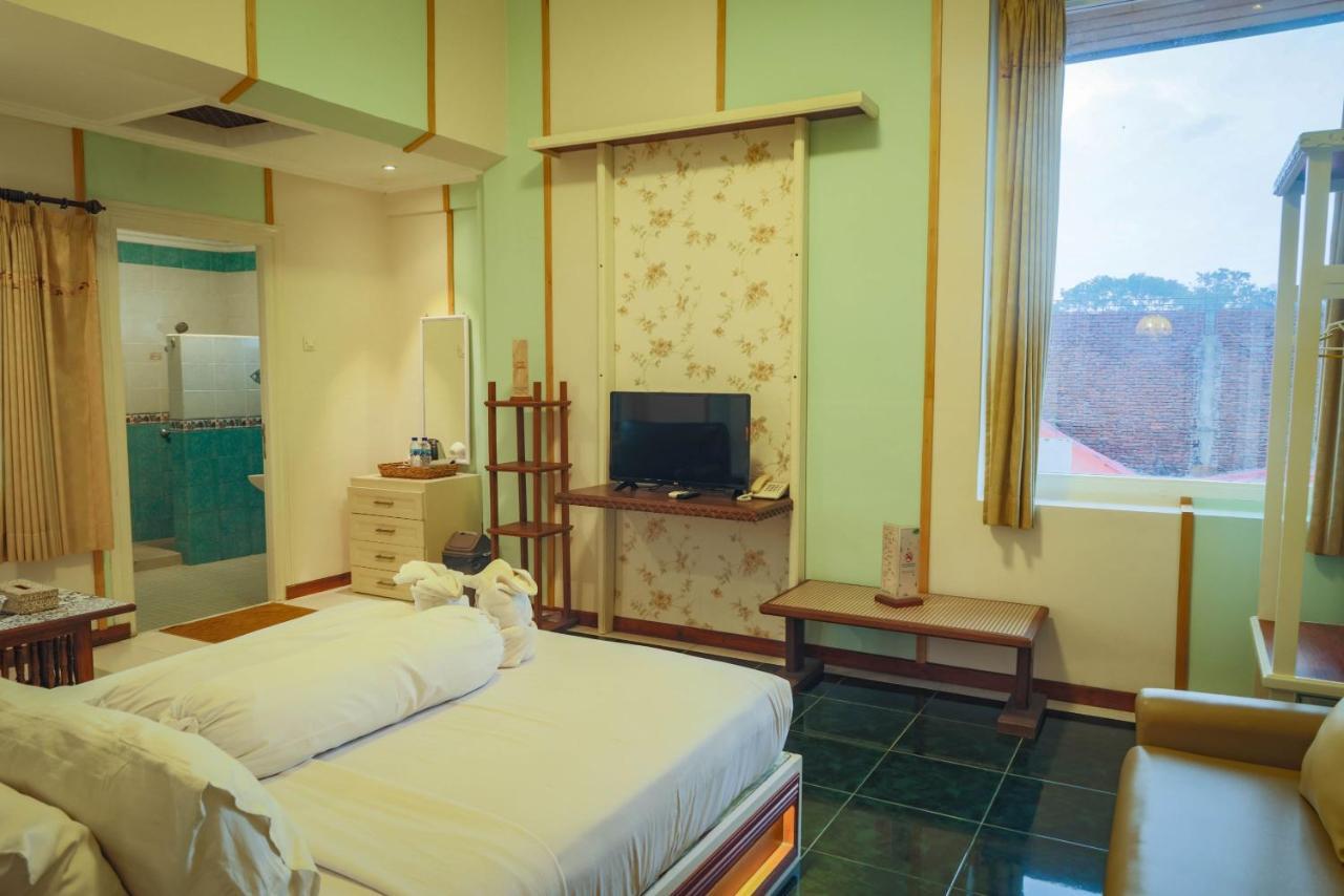 Family Hotel Gradia 2 Бату Екстер'єр фото