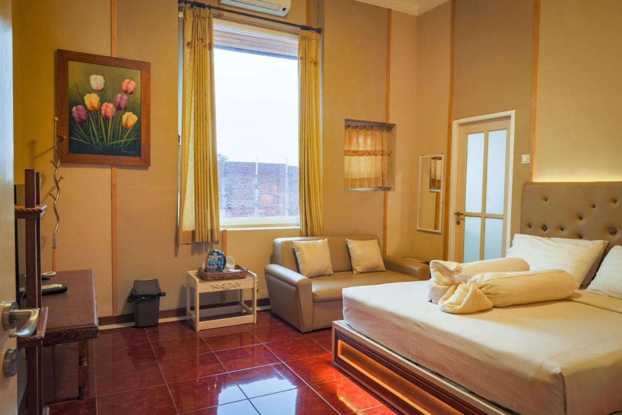 Family Hotel Gradia 2 Бату Екстер'єр фото