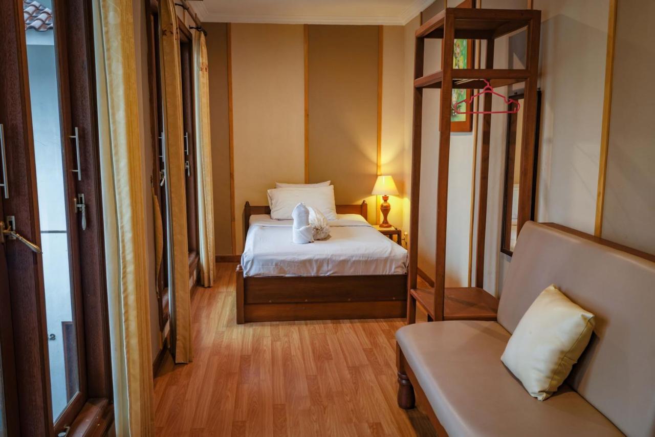 Family Hotel Gradia 2 Бату Екстер'єр фото