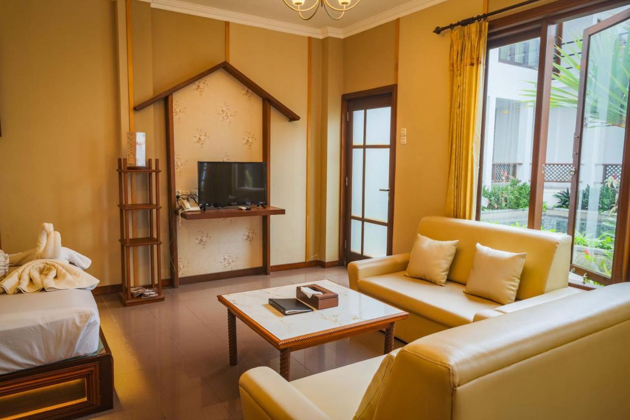 Family Hotel Gradia 2 Бату Екстер'єр фото