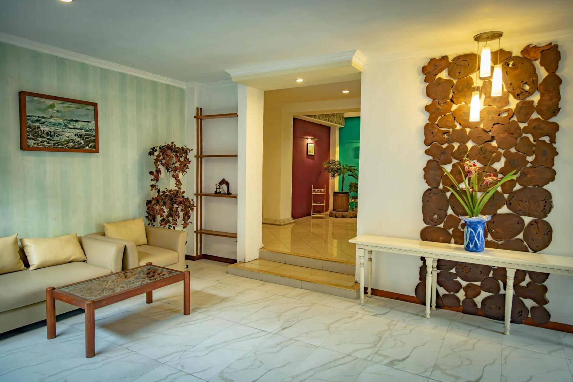 Family Hotel Gradia 2 Бату Екстер'єр фото