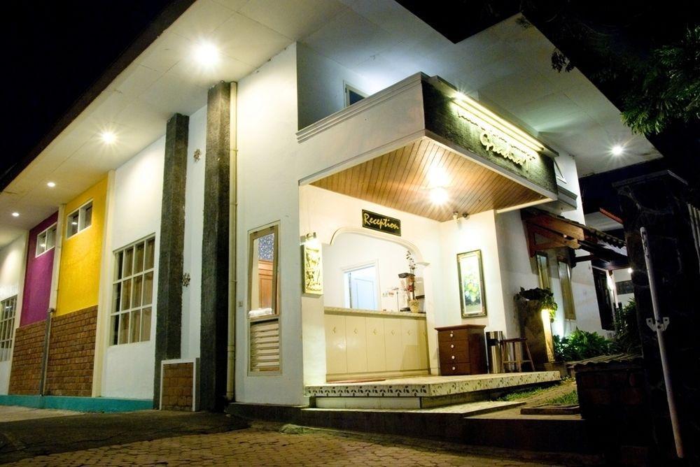 Family Hotel Gradia 2 Бату Екстер'єр фото