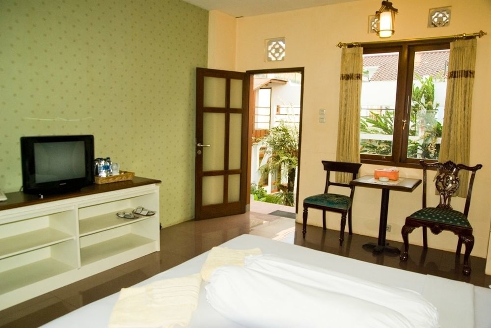 Family Hotel Gradia 2 Бату Екстер'єр фото