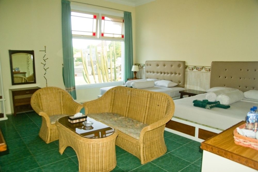 Family Hotel Gradia 2 Бату Екстер'єр фото