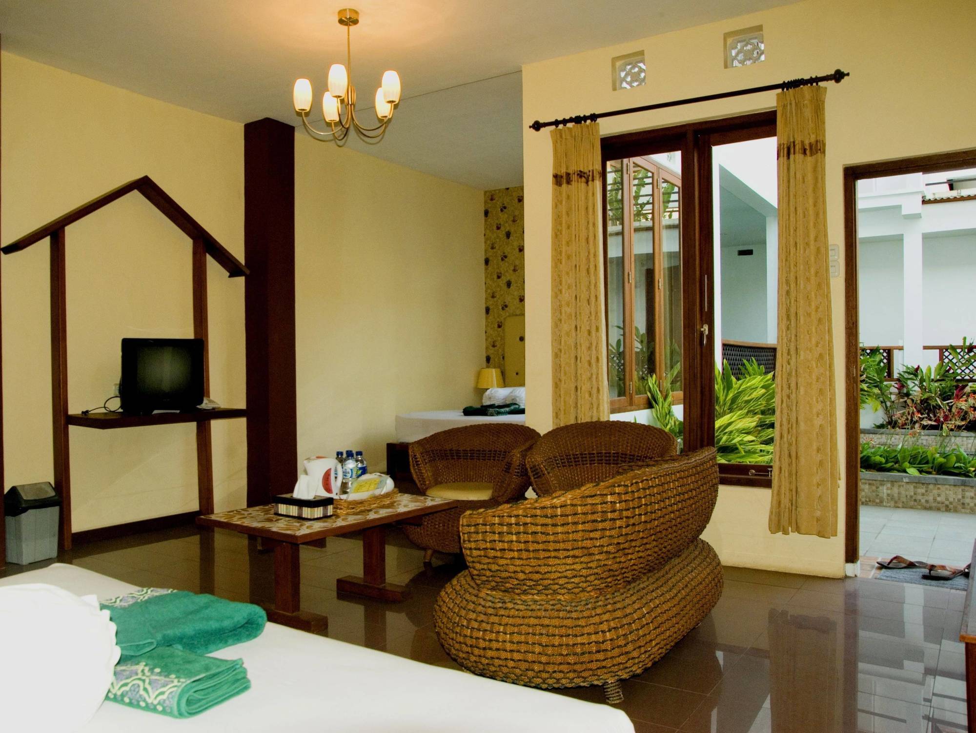 Family Hotel Gradia 2 Бату Екстер'єр фото