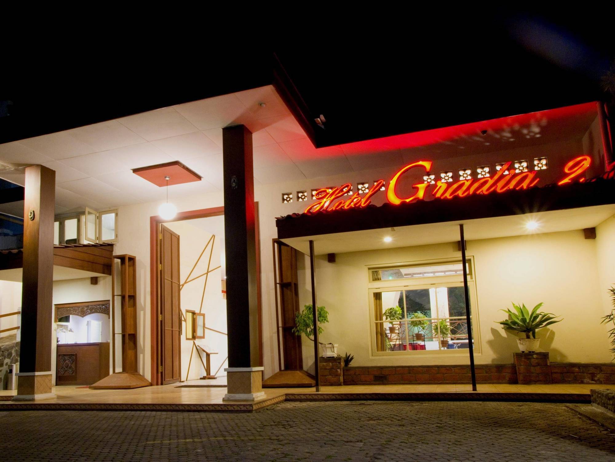 Family Hotel Gradia 2 Бату Екстер'єр фото