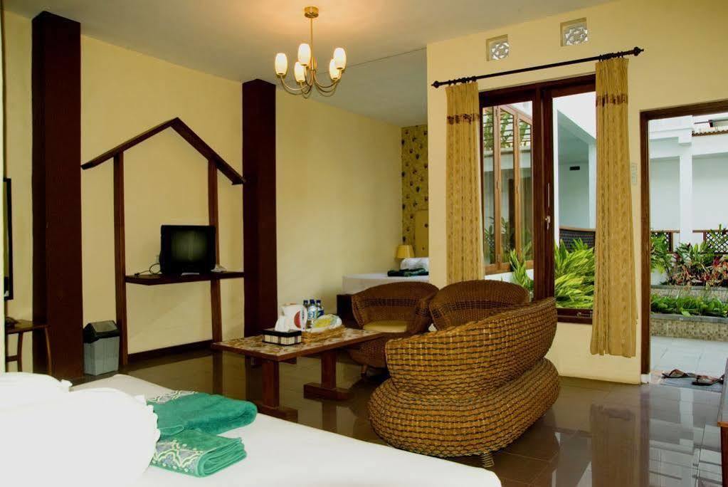 Family Hotel Gradia 2 Бату Екстер'єр фото